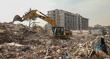 Malatya'da enkaz kaldırma çalışması devam ediyor