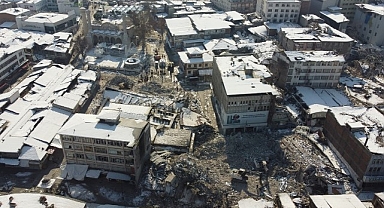 Malatya'da yıkılan yerler yarış dronu ile görüntülendi