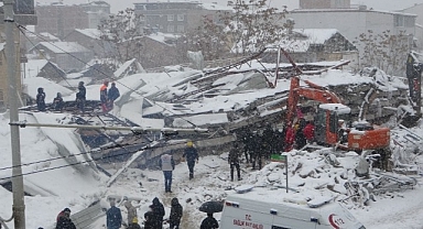 Malatya'da yoğun kar altında arama kurtarma çalışmaları sürüyor