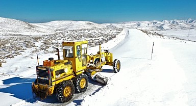 Malatya'da yoğun kar yağışı nedeniyle 530 mahallenin yolu kapandı