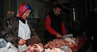 Malatya'da günlük 50 bin depremzedeye sıcak yemek
