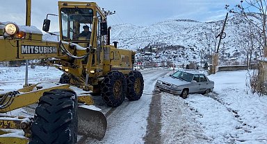 Malatya'da kar nedeniyle kapalı 72 mahalle yolunda çalışmalar sürüyor