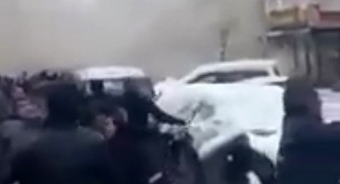 7,6'lık depremde 5 katlı bina yerle bir oldu