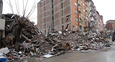 Depremde kaybettiği annesinin ısrarı hayatını kurtardı