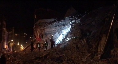 Fuzuli caddesinde ağır hasarlı bina çöktü 