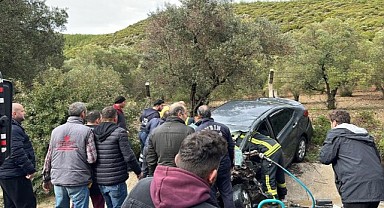 Kuşadası'nda iki araç kafa kafaya çarpıştı: 6 yaralı