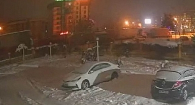 Malatya'da rezidansın çökme anı kamerada