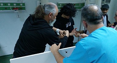 Samsun'da lise öğrencisi parmağının sıkıştığı dolap kapağıyla hastaneye kaldırıldı