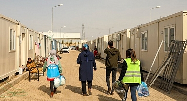 Van ekibi Malatya'da yaraları sarmaya devam ediyor