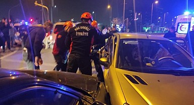 Zonguldak'ta kırmızı ışıkta geçen otomobil kazaya neden oldu: 4 yaralı