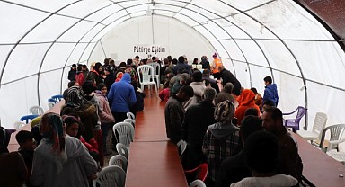 Depremzede çocukların bayram harçlıkları Pütürge-Doğanyol Eğitim Vakfı'ndan 