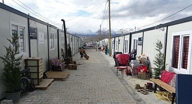 Malatya'da konteyner kentlerin kurulumu sürüyor