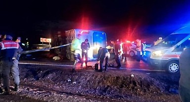 Malatya'dan İstanbul'a dönen Bağcılar belediye personellerini taşıyan otobüs devrildi: 3 ölü, 14 yaralı