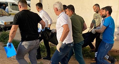 Antalya'da Bir Şahıs 4 Çocuk Annesi Eşini Bıçaklayarak Öldürdü