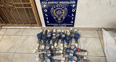 Depremzedelere evlerinde hırsızlık yapan zanlılar yakalandı