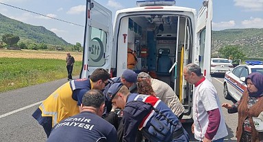 İzmir feci kaza, iki otomobil kafa kafaya çarpıştı: 6 yaralı