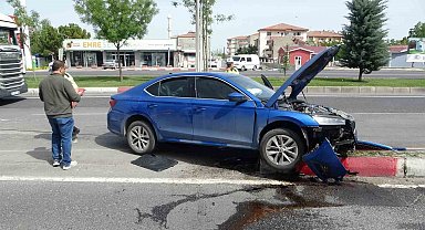 Malatya'da kontrolden çıkan araç refüje çarptı: 1 yaralı