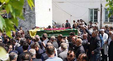 Milas'ta yangında yaşamını yitiren anne ve oğlu toprağa verildi