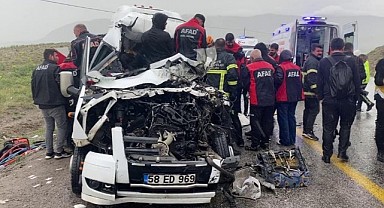 Sivas'ta Feci Kaza: 5 Ölü