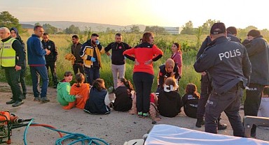 Bursa'da sporcuları taşıyan minibüs hafriyat kamyonuna çarptı: 1 ölü, 16 yaralı