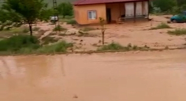 Darende'de sağanak yağış etkili oldu