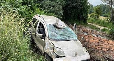 Malatya'ya tatile giden anne ve oğlu takla atan araçta can verdi