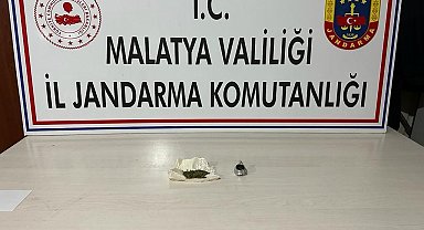 Malatya'da şantiye bekçisi uyuşturucu kullanırken yakalandı