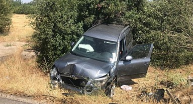 Elazığ-Malatya karayolunda otomobil şarampole uçtu: 4 yaralı