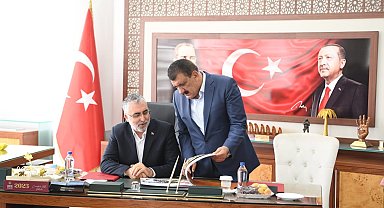 Gürkan, Bakan Işıkhan'a kayısı üreticilerinin taleplerini iletti