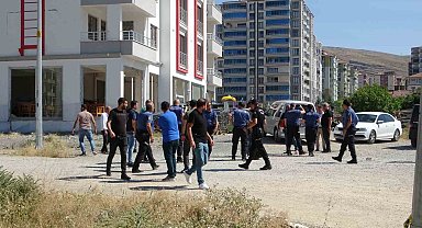 Husumetlisinin iş yerini basıp kurşun yağdırdı: 2 yaralı