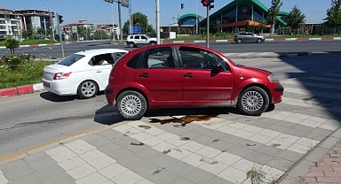 Kontrolden çıkan araç refüje çarptı: 2 yaralı