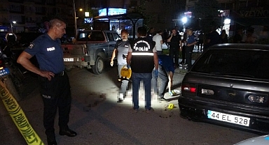 Trafikte tartıştıkları baba oğula kurşun yağdırdılar