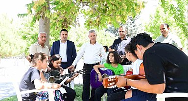 Başkan Çınar, Şehit Ömer Halisdemir Gençlik Merkezi çalışmalarını inceledi