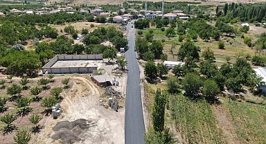Büyükşehrin Akçadağ'daki yol çalışmaları sürüyor