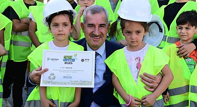 Çevre müfettişi öğrenciler görev başında