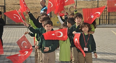 Malatya'da 10 bin bayrak dağıtıldı