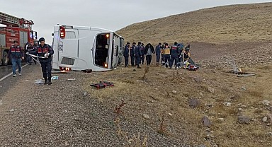 Malatya-Kayseri Karayolunda yolcu otobüsü devrildi 4 ölü 30 yaralı 