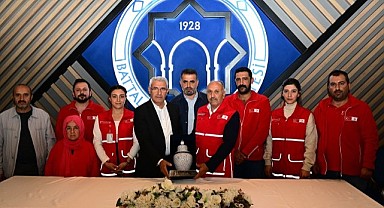 Başkan Güder, Kızılay çalışanlarıyla bir araya geldi