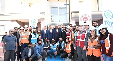 Cumhurbaşkanı Yardımcısı Yılmaz, deprem konutlarını inceledi