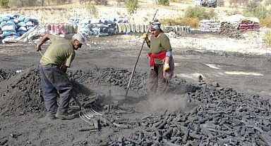 Ekmeklerini mangal kömüründen çıkarıyorlar