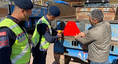 Malatya'da jandarma reflektör kullanımına dikkat çekti