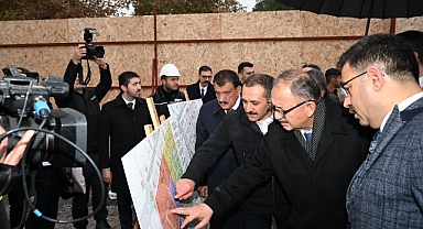 Bakan Özhaseki, Malatya'da çarşı merkezi projesini yerinde inceledi