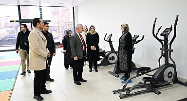 Başkan Çınar, Yeşiltepe Aile Danışmanlık ve Spor Merkezi'ni inceledi