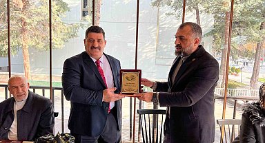 Birlik Başkanı Akın'a tarıma kazandırdığı projeler için plaket verili