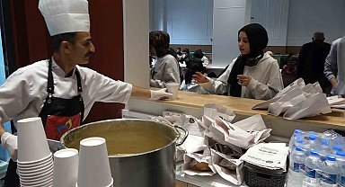 Büyükşehir Belediyesinden öğrencilere ikram