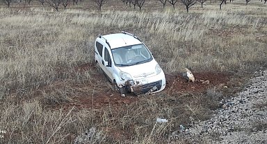 Hafif ticari araç şarampole uçtu 1 yaralı