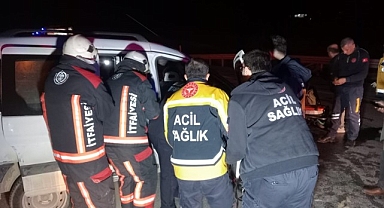 Kontrolden çıkan hafif ticari araç takla attı: 2 yaralı