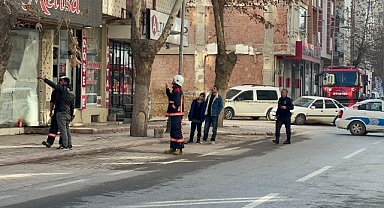 Malatya'da hasarlı iki binanın kolonlarındaki açılmalar korkuttu