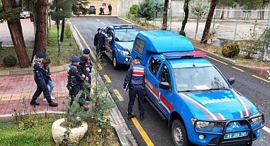 Silahlı ve maskeli soyguncular jandarmadan kaçamadı