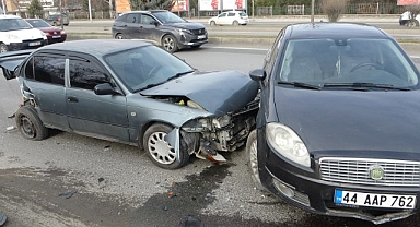 Malatya'da 6 aracın karıştığı zincirleme kazada 2 kişi yaralandı